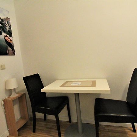 Small Studio Close To City Center เวียนนา ภายนอก รูปภาพ